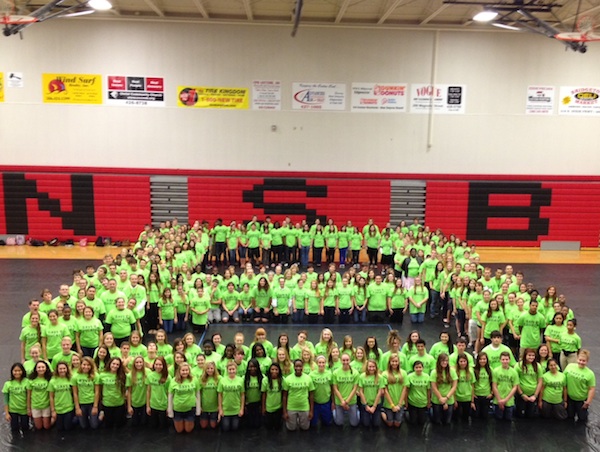 NSBHS students form an 8 for organ donation / Headline Surfer